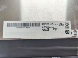 El original está en stock, pantalla LCD de 15,6 pulgadas.